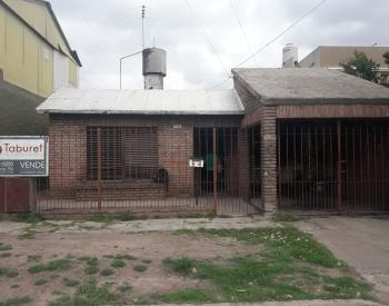 Chalet en PH, 3 amb.  patio y cochera a reciclar