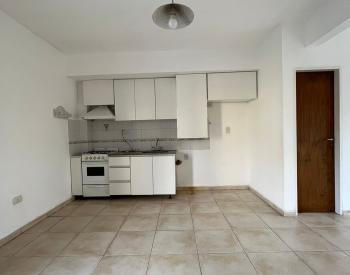Monoambiente al frente con balcon