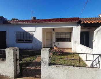 Casa 3 amb, con fondo y cochera 2 autos, Castelar