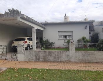 Casa Americana 3 amb con con parque Moron sur