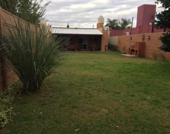 Exc. casa americana 3 ambientes con gran fondo