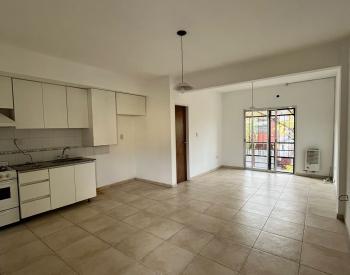 Monoambiente al frente con balcon