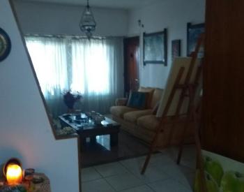 Excelente Chalet 4 ambiente, con parque y pileta.