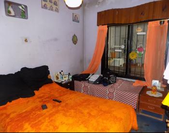 Castelar Nor. Casa americana sobre importante lote