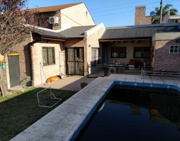 Vende exc, casa 4 Amb. con fondo y piscina
