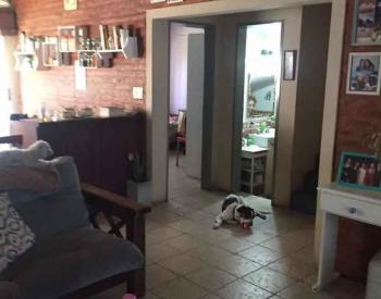 Excelente chalet 5 ambientes con parque y pileta.