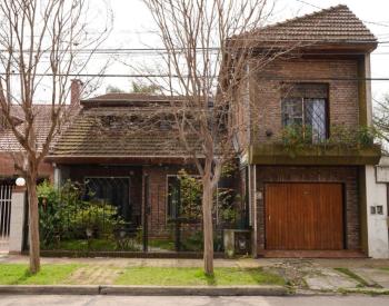 Vende Chalet 4 amb. en Castelar Norte