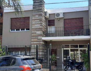 Exc. Casa America 4 amb. con fondo y pileta
