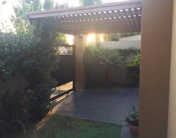 Exc. casa americana 3 ambientes con gran fondo