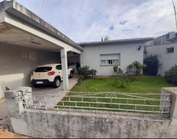 Casa Americana 3 amb con con parque Moron sur