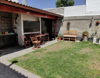 Exc. Chalet 4 Amb. Fondo, Piscina y garage 2 autos