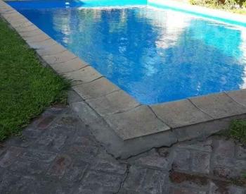 Vende Chalet 3 Amb con pileta S/lote de 458m2