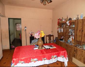 Castelar Nor. Casa americana sobre importante lote
