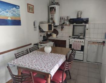 dos casas, una a terminar y una 2 amb al fondo
