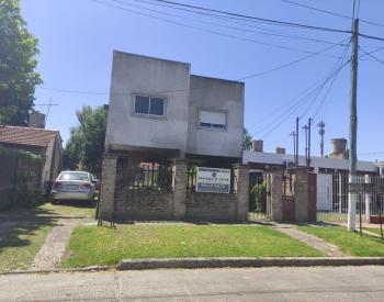 dos casas, una a terminar y una 2 amb al fondo