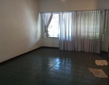 Hermoso chalet 5 Amb. con amplio parque y pileta
