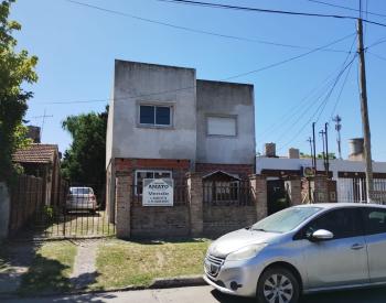 dos casas, una a terminar y una 2 amb al fondo