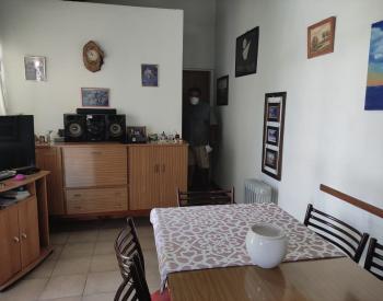 dos casas, una a terminar y una 2 amb al fondo