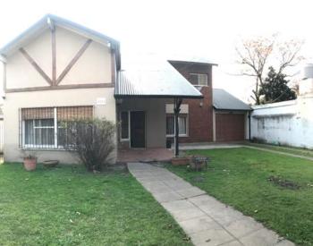 Chalet 6 amb s/lote de 613 m2 a 10/c est Ituzaingo