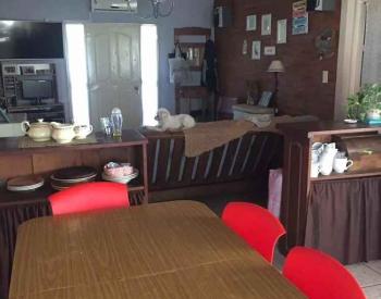 Excelente chalet 5 ambientes con parque y pileta.