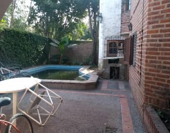 Exc Propiedad en 2 plantas, 4 amb. parque y pileta