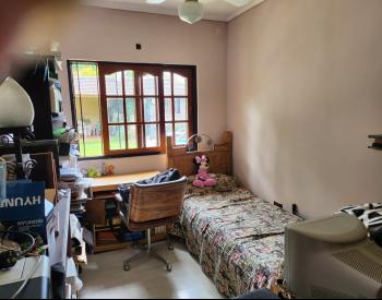 Chalet 4 amb. con fondo y pileta zona residencial