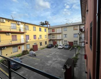 Monoambiente al frente con balcon