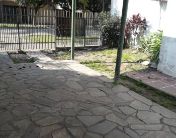Casa americana, 4 amb. a 150 mtrs de Santa Rosa