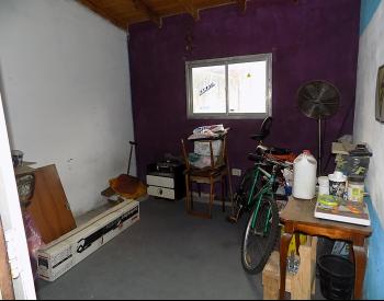 Castelar Nor. Casa americana sobre importante lote
