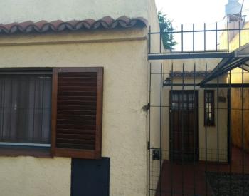 Casa Americana 4 amb. con amplio jardin y cochera