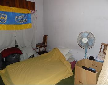 Castelar Nor. Casa americana sobre importante lote