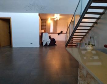 Exc. Casa Minimalista con parque y pileta