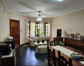 Chalet 4 amb. con fondo y pileta zona residencial