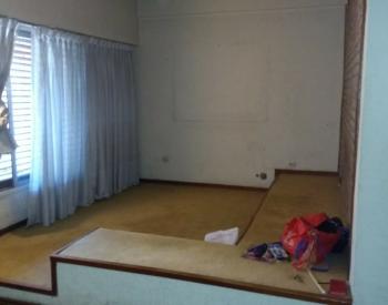 Hermoso chalet 5 Amb. con amplio parque y pileta