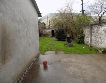 Castelar Nor. Casa americana sobre importante lote