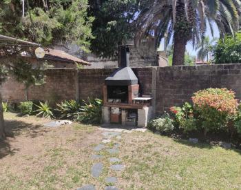 dos casas, una a terminar y una 2 amb al fondo