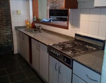 Hermoso chalet 5 Amb. con amplio parque y pileta
