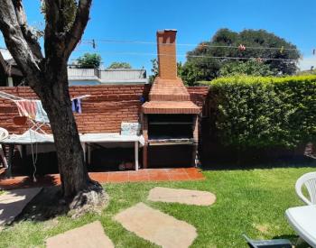 Exc. Casa America 4 amb. con fondo y pileta