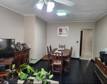 Chalet 4 amb. con fondo y pileta zona residencial