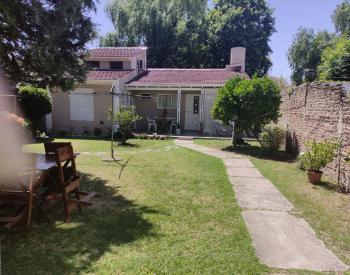 dos casas, una a terminar y una 2 amb al fondo
