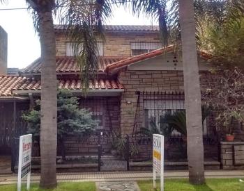 Parque ayerza, chalet de 5 amb. cochera y jardin.