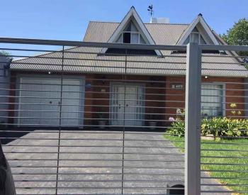 Excelente chalet 5 ambientes con parque y pileta.