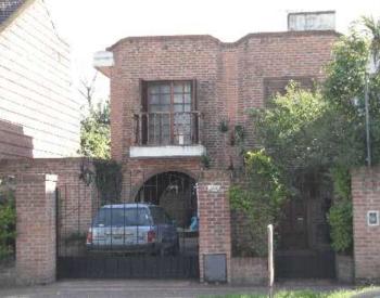 Exc Propiedad en 2 plantas, 4 amb. parque y pileta