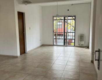 Monoambiente al frente con balcon