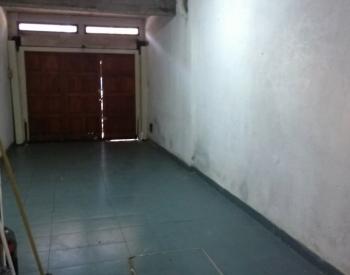 Hermoso chalet 5 Amb. con amplio parque y pileta