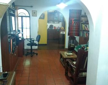 Casa Americana 4 amb. con amplio jardin y cochera