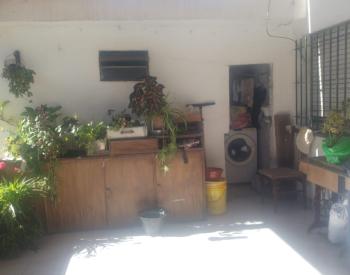 Chalet 3 ambientes con parque y cochera