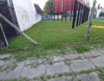 Lote 250m2 sobre Av sarmiento a 2c/ Av. Santa Rosa