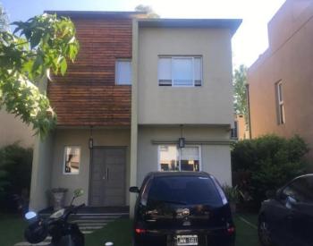 Vende exc. Casa 4 Amb. en barrio Ayres de Leloir