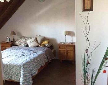 Excelente chalet 5 ambientes con parque y pileta.